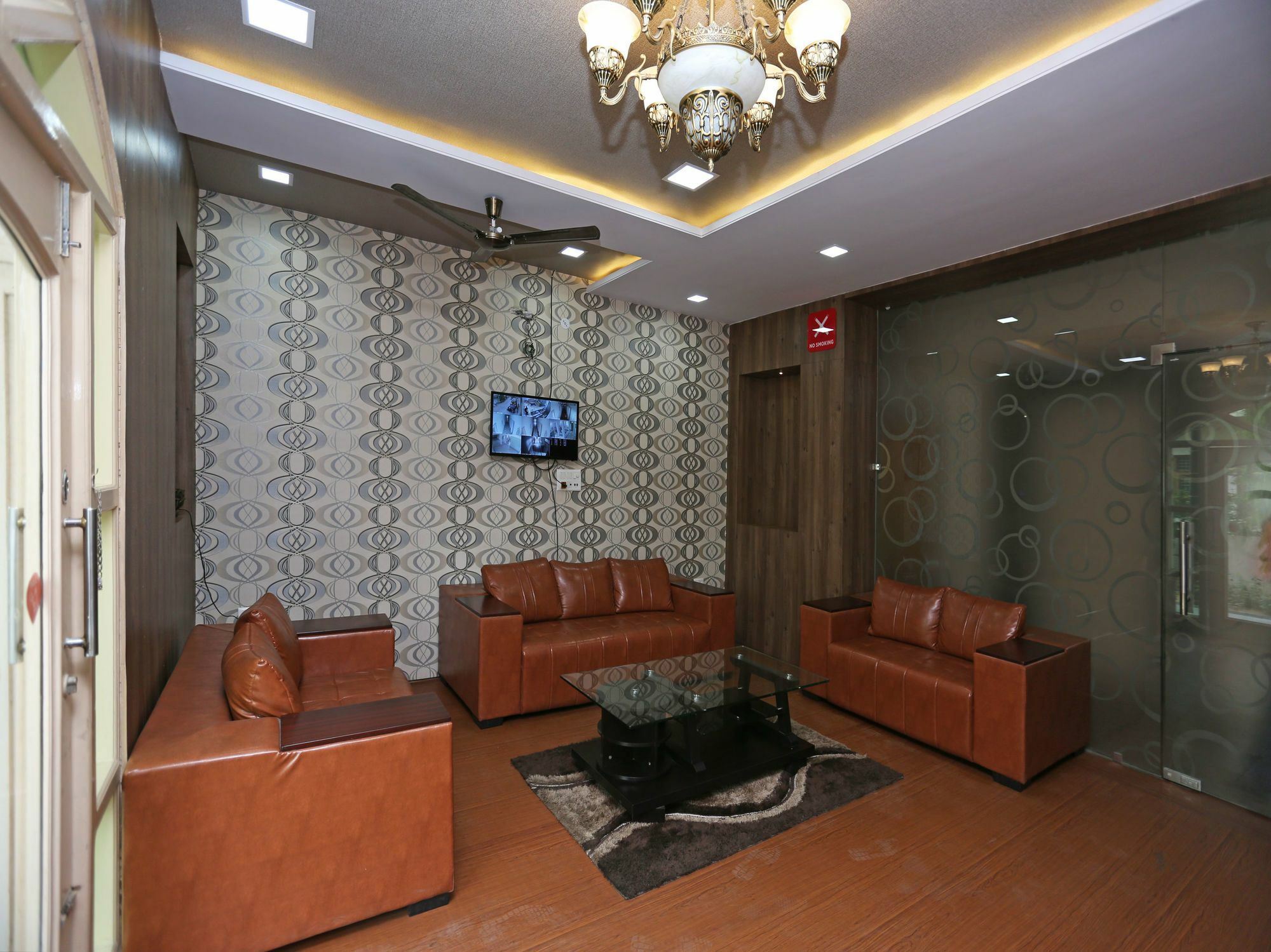 Oyo 8051 Hotel Don Jon ชัยปุระ ภายนอก รูปภาพ